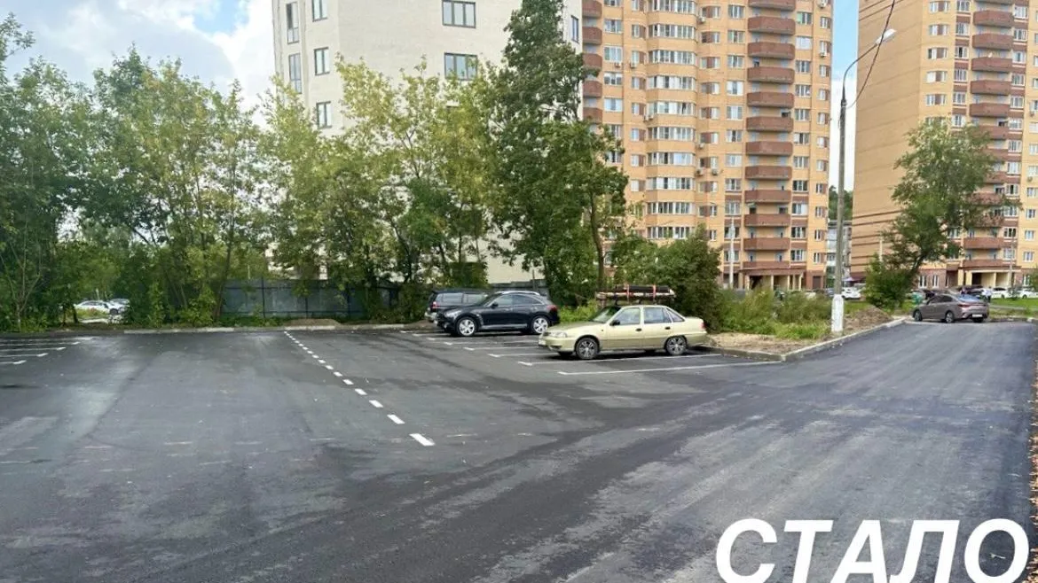 Автопарковку организовали на месте снесенного аварийного дома в Ногинске