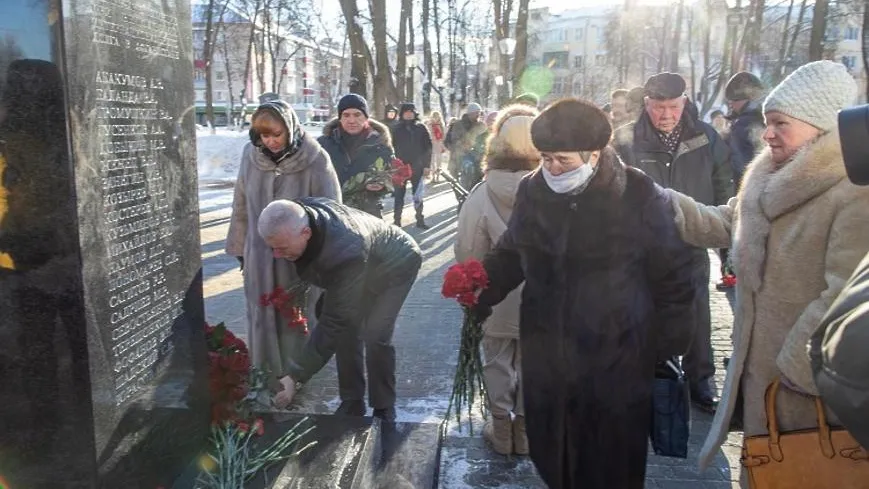 В Подольске возложили цветы к памятнику воинам‑интернационалистам