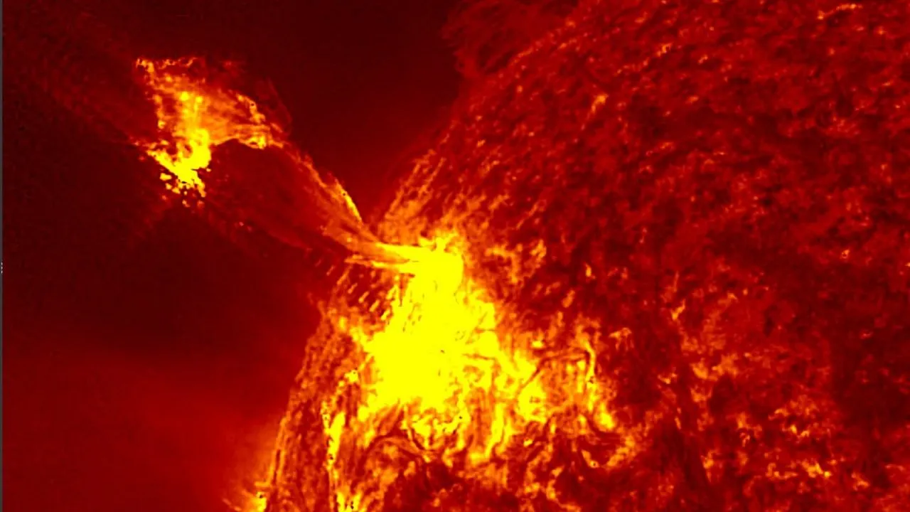 Крупный выброс плазмы произошел на Солнце перед пилотируемым полетом на Луну