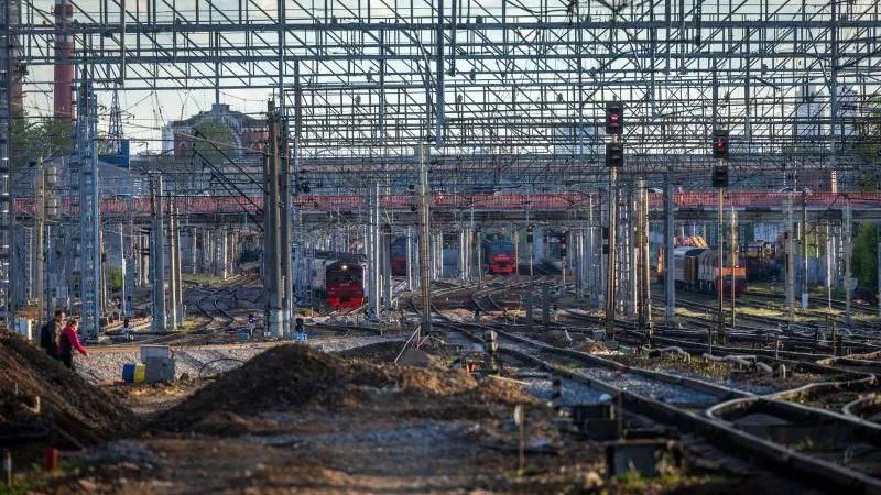 Более 800 км контактной сети на МЖД обработаны противогололедными средствами