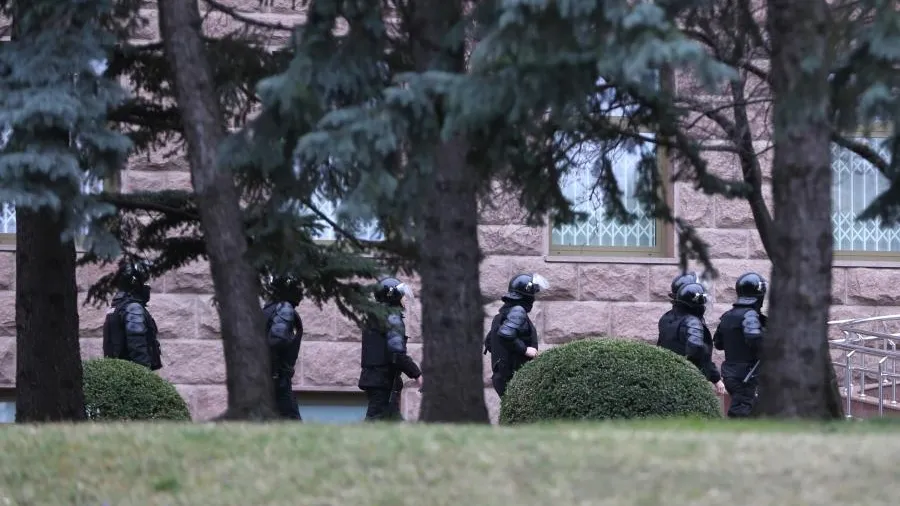 В Молдавии силовики нагрянули с обысками к оппозиционерам, вернувшимся из Москвы