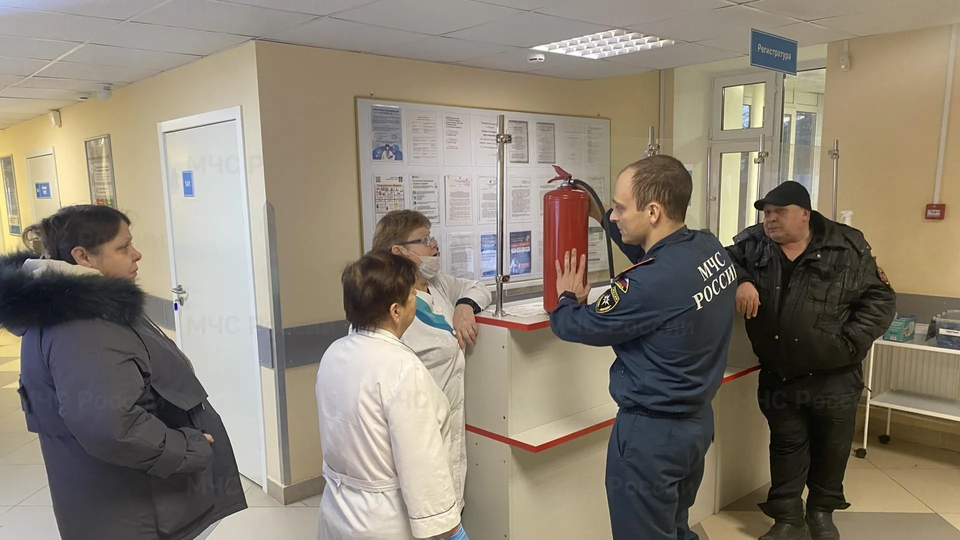 В Волоколамском округе спасатели провели инструктаж для сотрудников медучреждений
