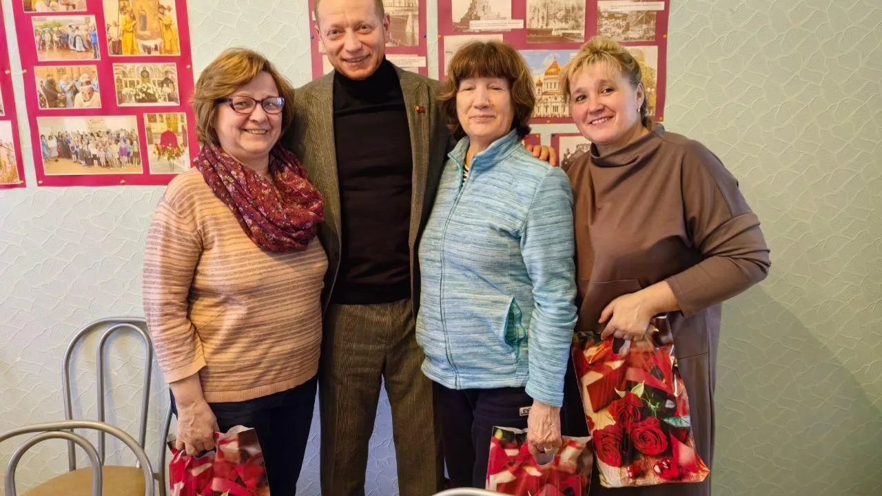 Депутаты Богородского округа поздравили волонтеров к 8 Марта