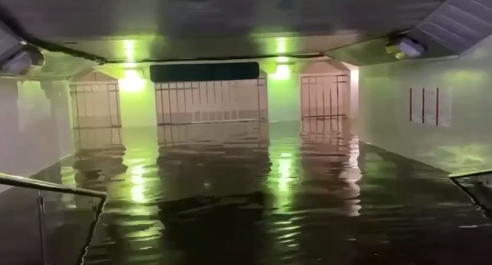 В Москве из-за обильных дождей временно перекрыто движение на нескольких улицах