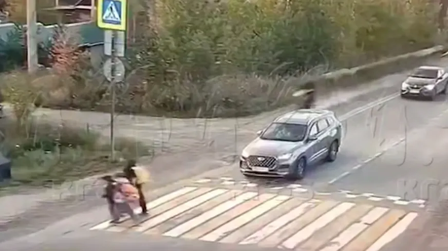 Смертельный таран на «зебре»: школьник на питбайке сбил девочку под Красноярском