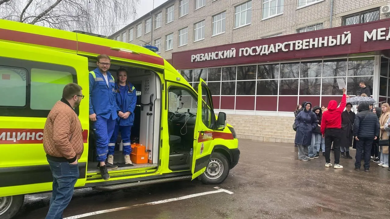 Подмосковная скорая помощь провела профориентацию абитуриентам медуниверситета в Рязани