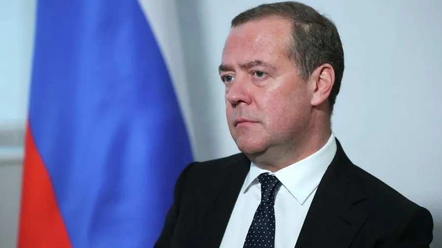 Медведев ответил на слова Зеленского о презрении к российскому народу