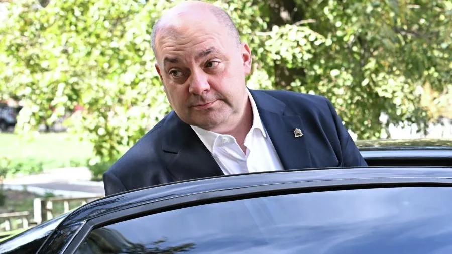 Экс-глава Курской области Смирнов признался во взяточничестве на 30 млн рублей
