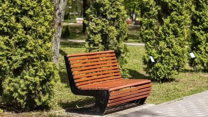 Более 18 тыс скамеек отремонтировали в Подмосковье с начала года