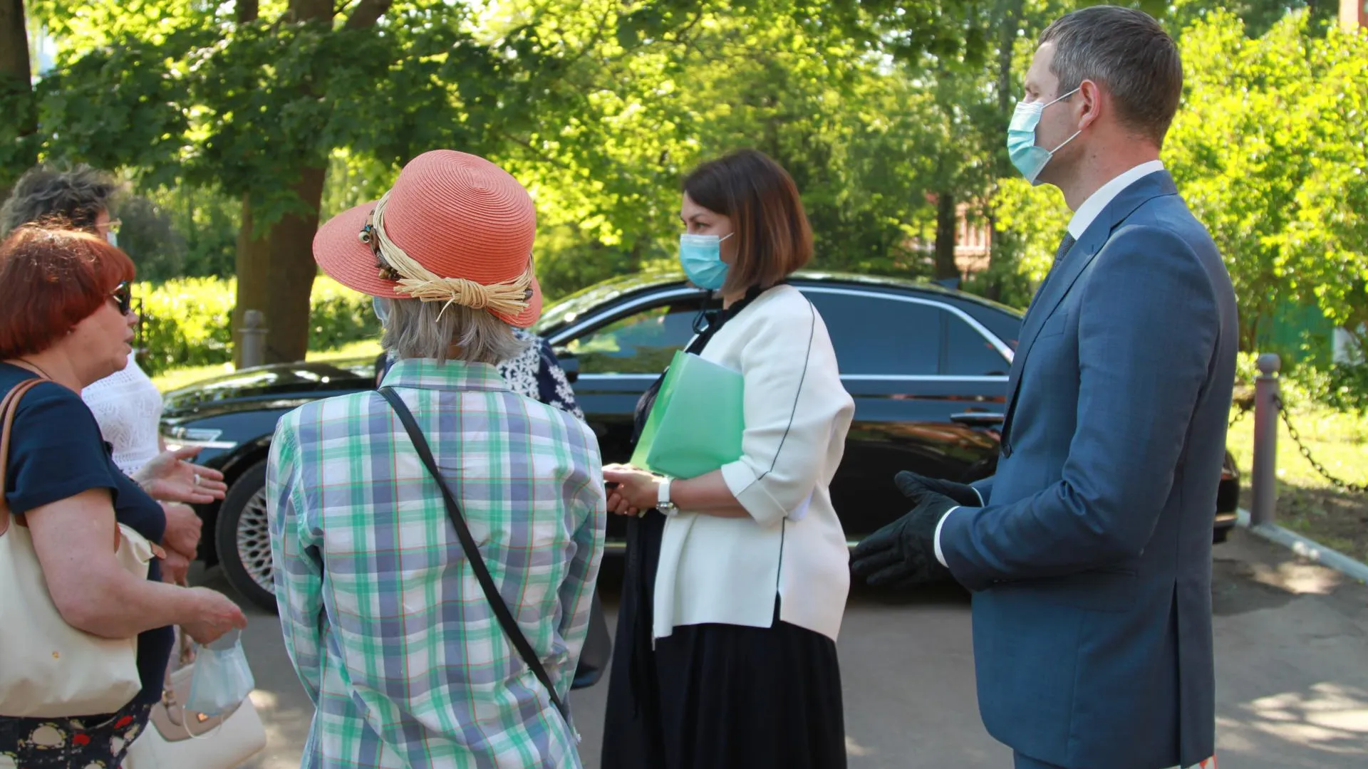 Министр жилищной политики Подмосковья проконтролировала благоустройство в Пущине
