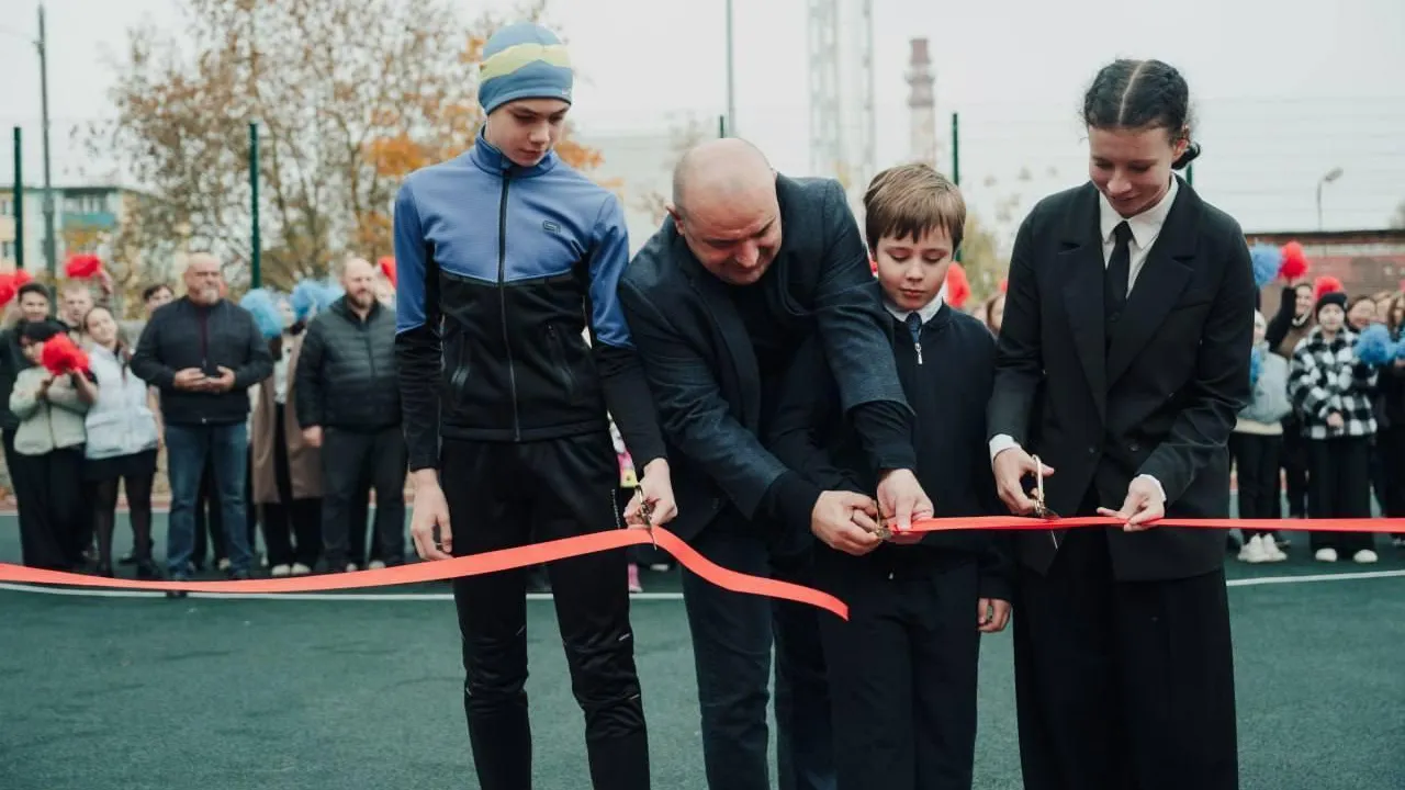 В Лосино-Петровском открыли универсальную спортивную площадку