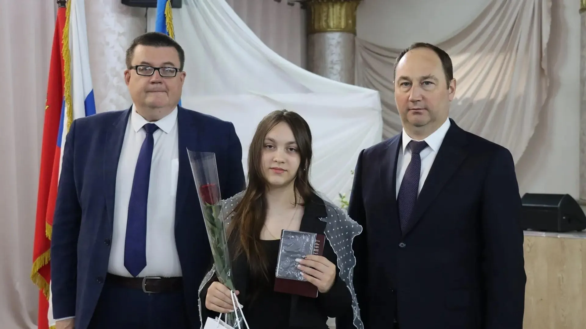 В Ступине 12 мая подросткам вручили первые паспорта