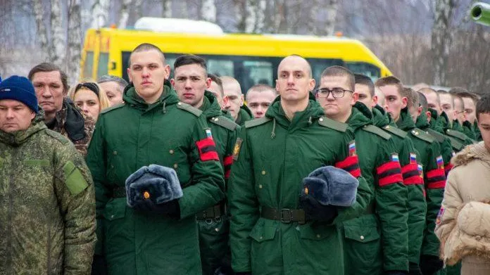 Поисковики Подольска на закрытии «Вахты памяти» передали вещи родственникам героев ВОВ