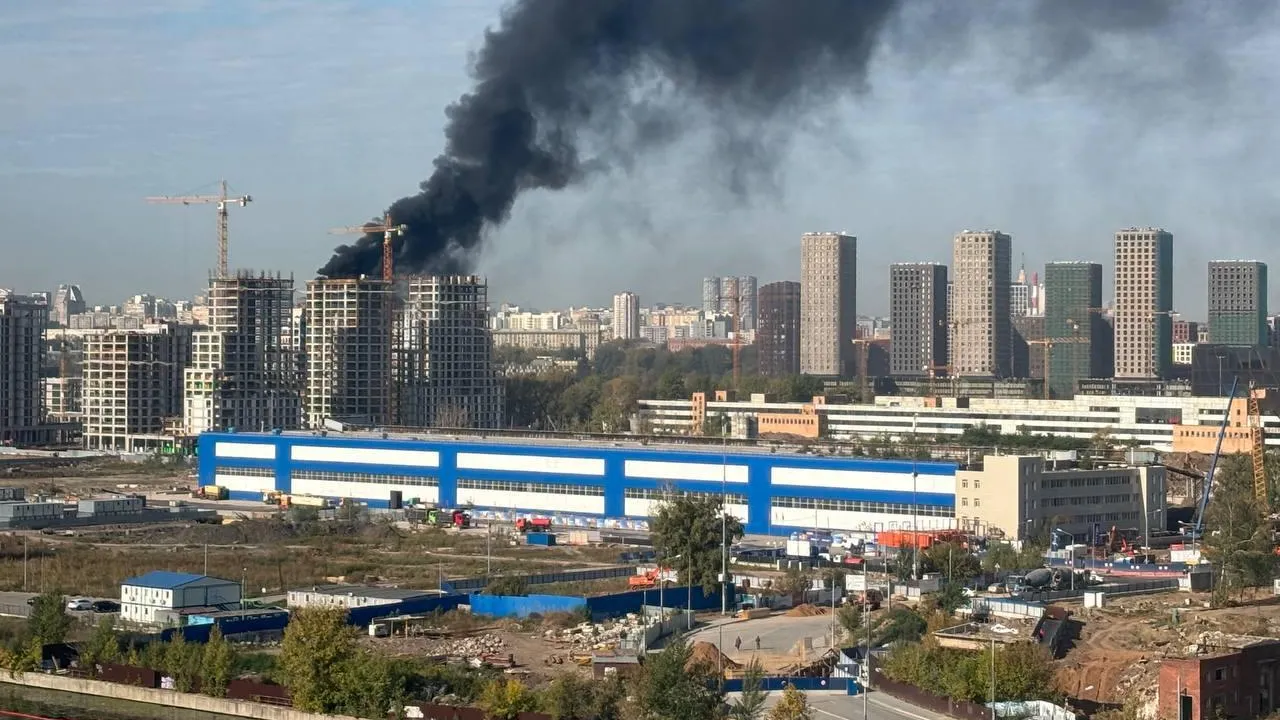 Строящиеся дома нового ЖК пылают на юге Москвы