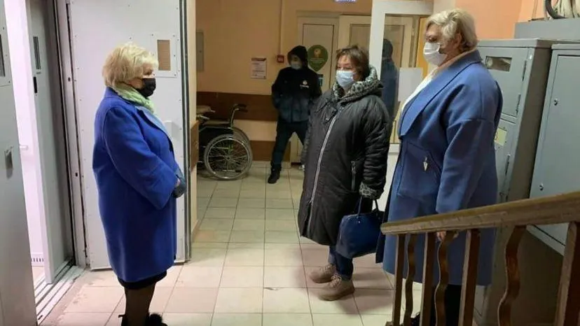 Депутат Мособлдумы Антонова проверила лифты в медучреждениях Люберец