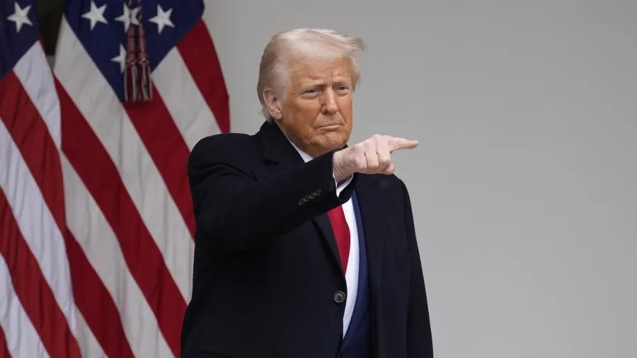 «Тебя здесь быть не должно»: что Трамп сказал Макрону в Ватикане