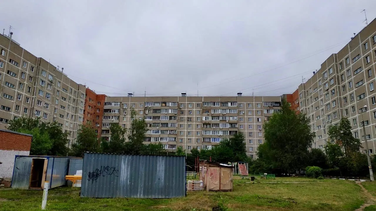 Рабочие приступили к ремонту жилого дома на улице Революции в Подольске