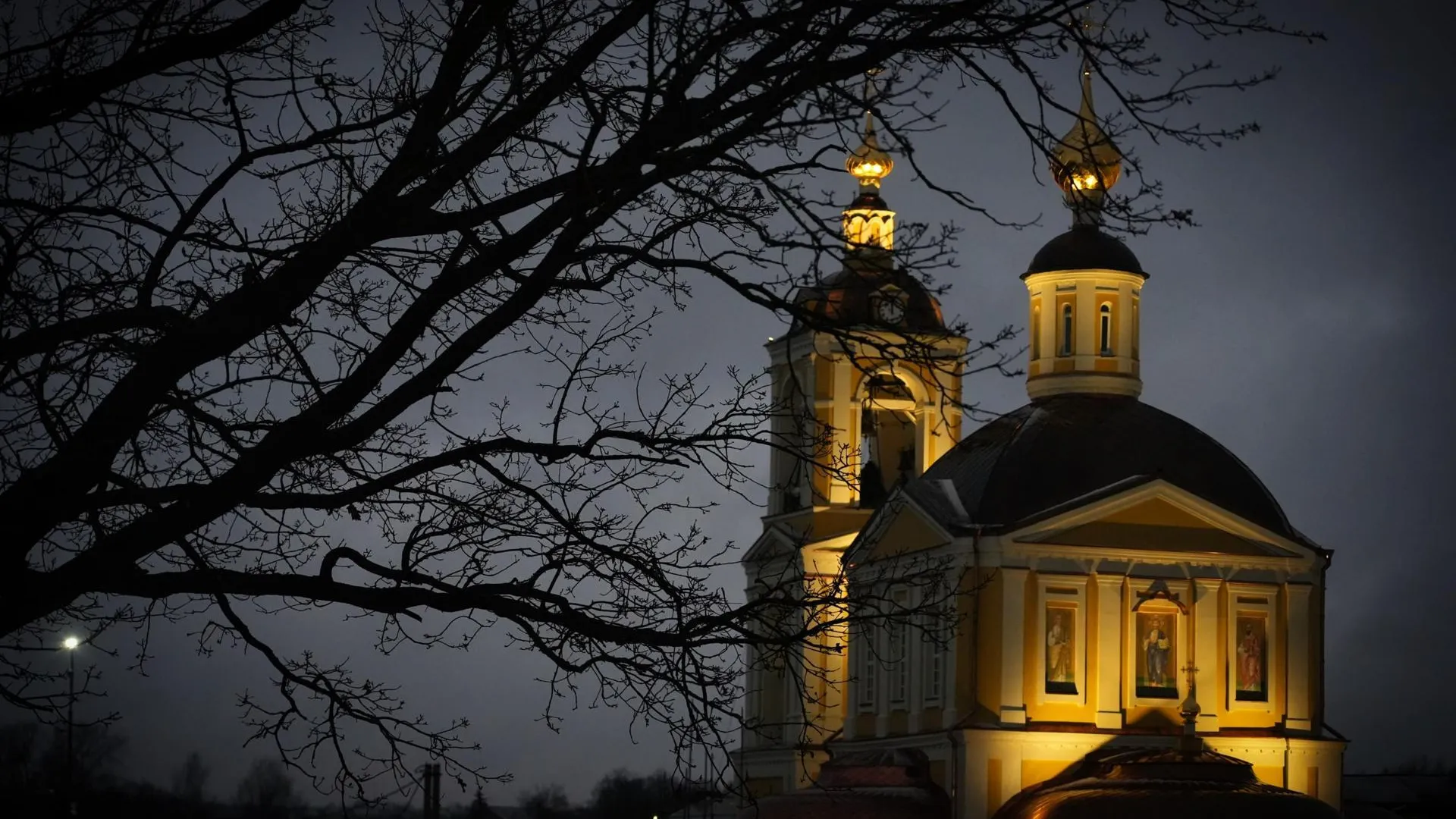 В Сергиевом Посаде на отреставрированном храме смонтирована архитектурная подсветка