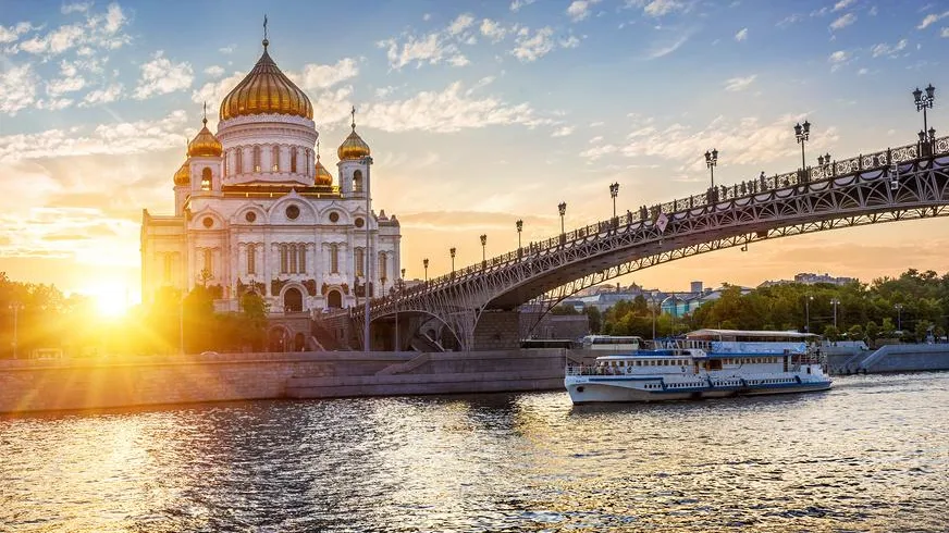 Летняя навигация в Москве: прогулки по центру, регулярные маршруты и круизы