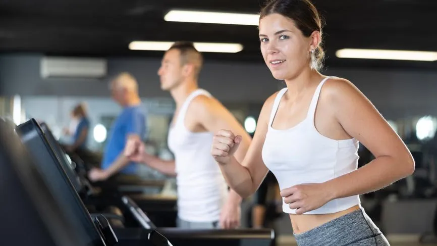 Против депрессии и выгорания: эксперт рассказал о важности спорта для работы