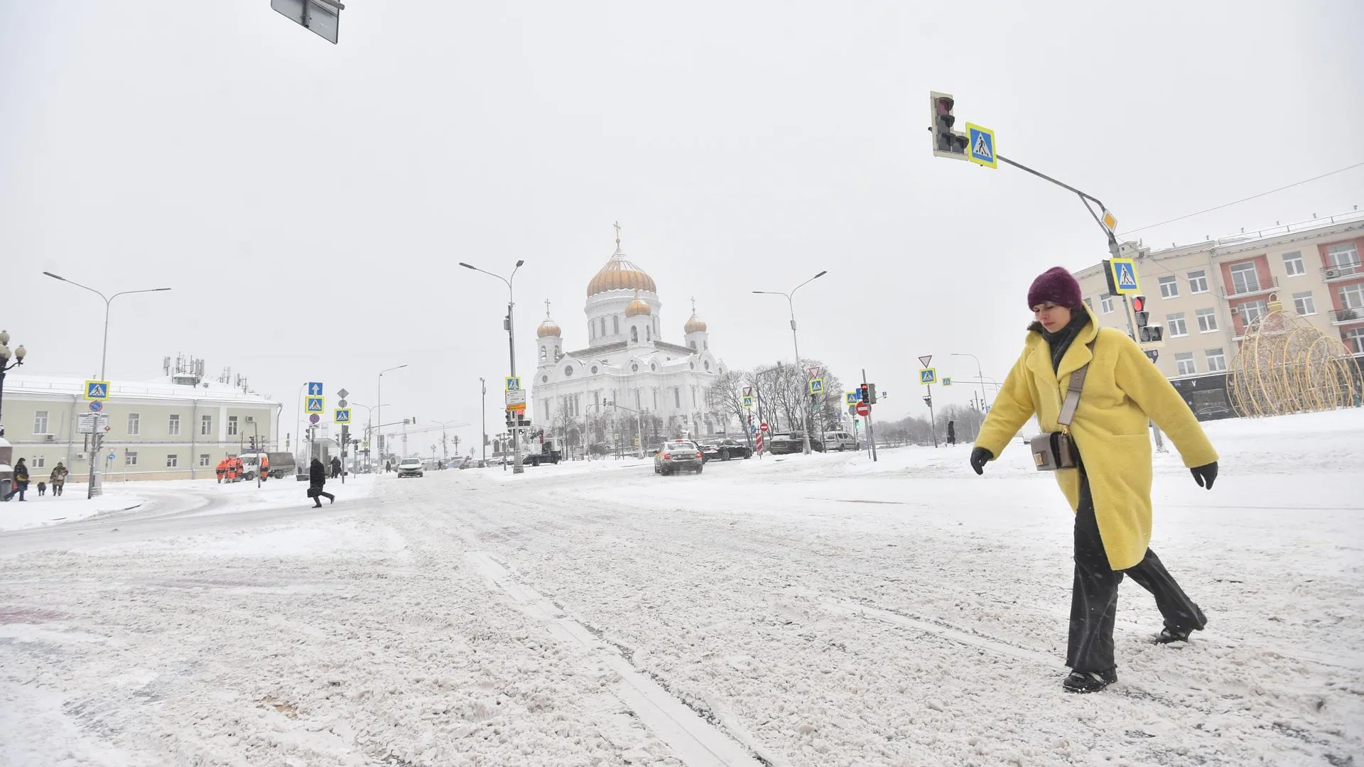 Москва находится в тыловой части циклонического вихря