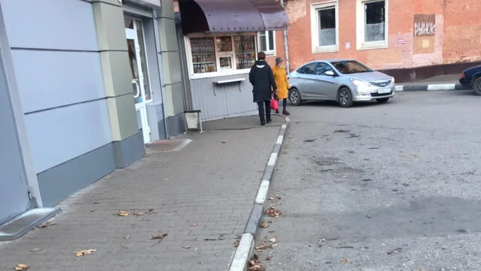 Собственника участка на улице Заводская в Подольске обязали обустроить съезд с тротуара
