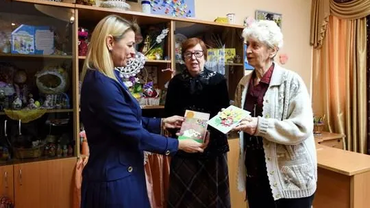 Бабушки и дедушки центра соцобслуживания Балашихи спели на праздничном концерте