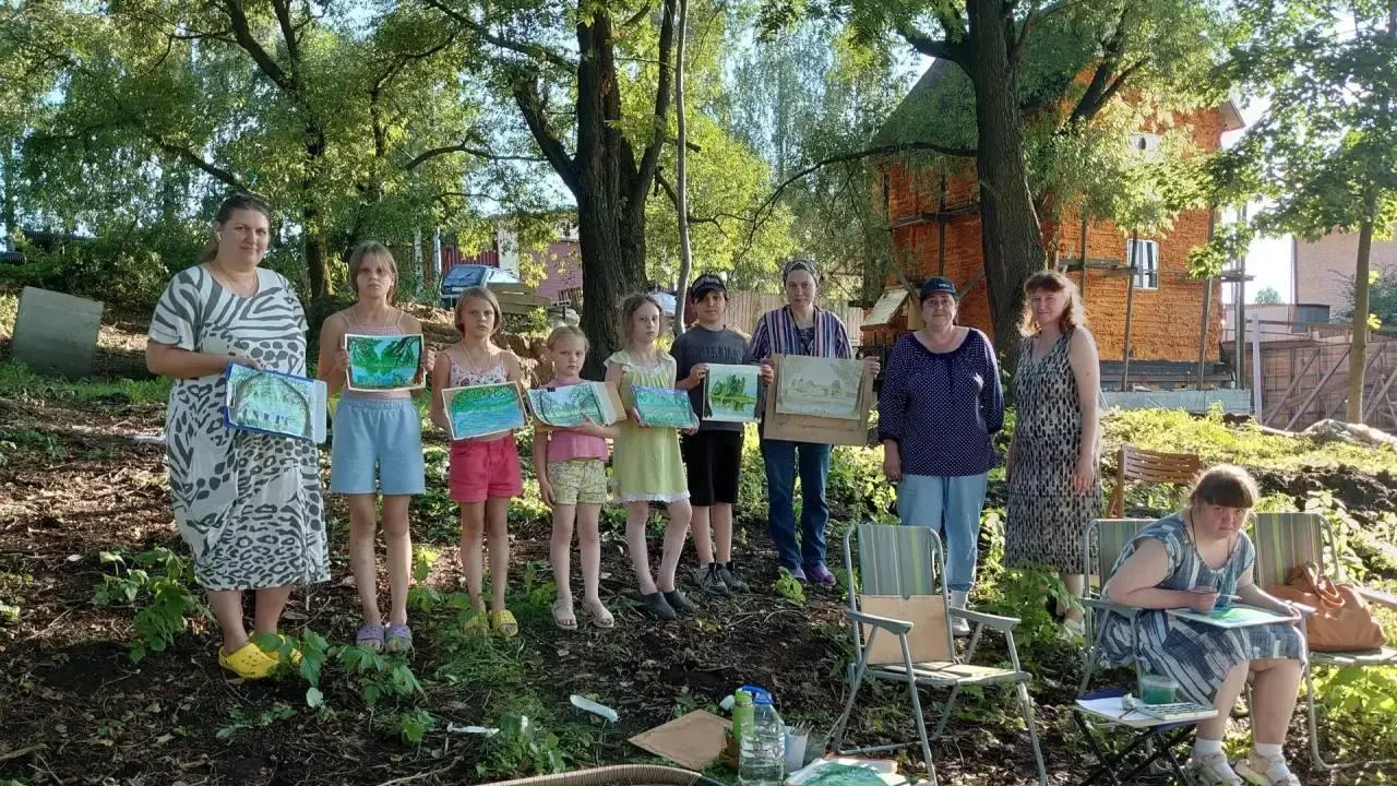 Любители акварели провели пленэр у Косовского пруда в Подольске