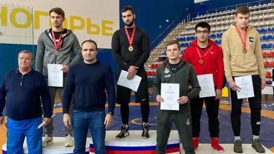 Борцы из Люберец заняли пять призовых мест на первенстве региона