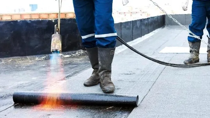 УК Дзержинского отработали свыше 50 заявок по состоянию кровель в жилых домах в 2021 г