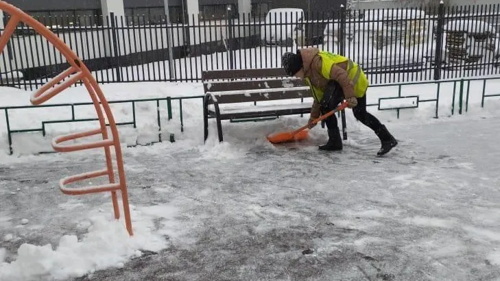 Дмитровские городские службы оперативно устраняют последствия снегопада