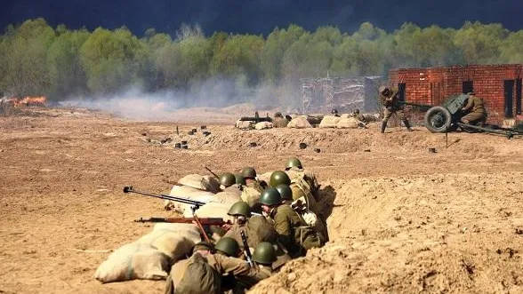 Масштабная историческая реконструкция времен ВОВ прошла на острове Русский в Серпухове
