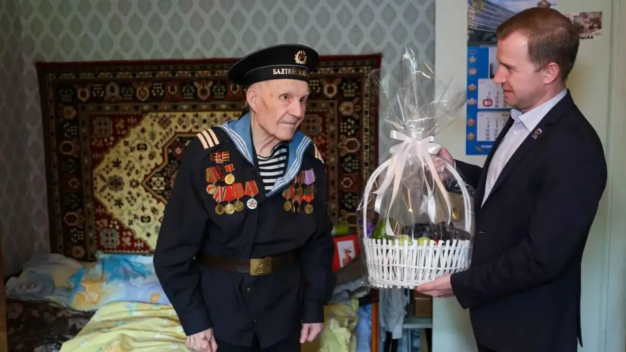 В Подольске в День Балтийского флота с праздником поздравили ветерана Ивана Шестопалова