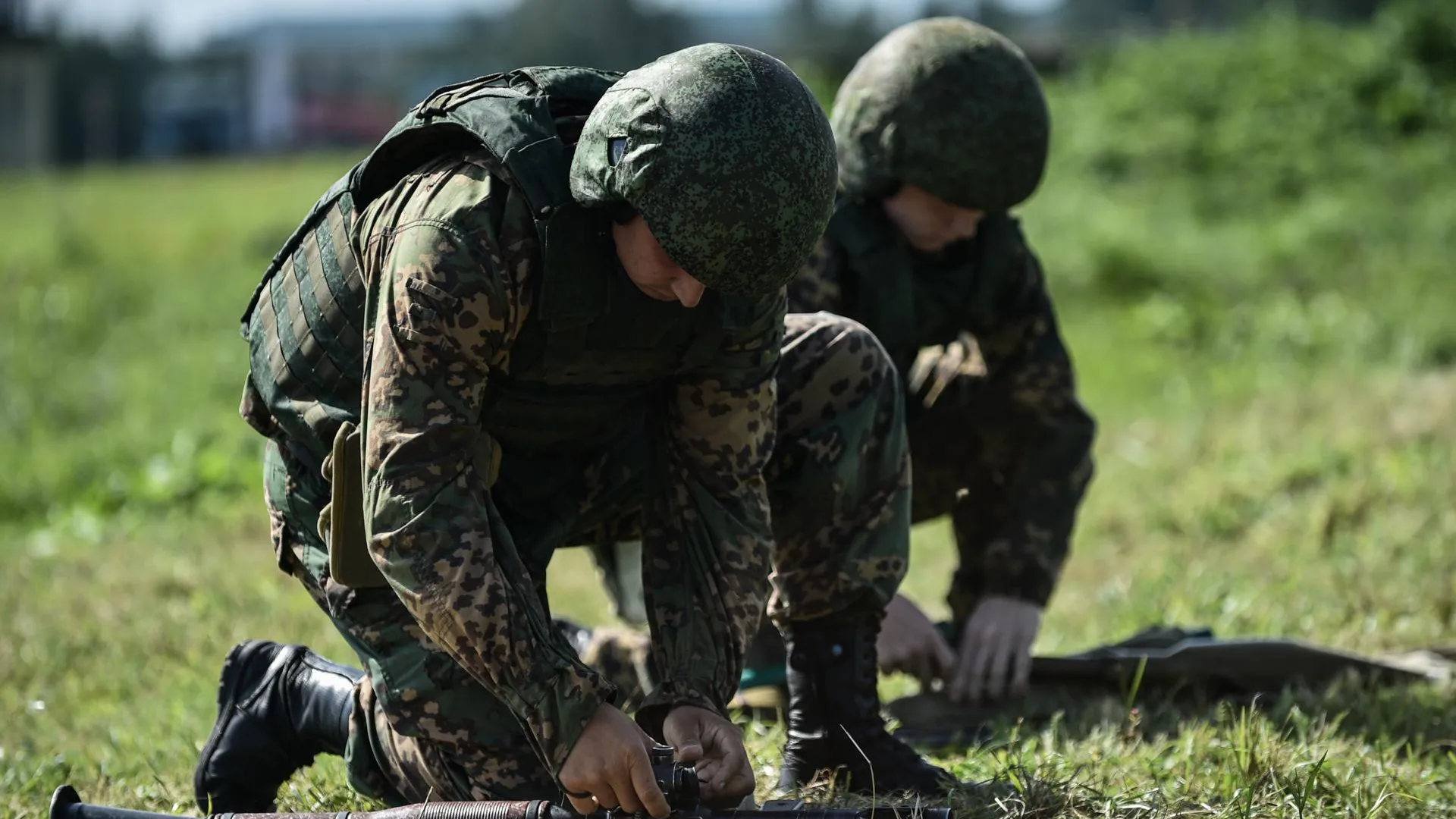 Свыше 1 тыс военнослужащих приняли участие в масштабных учениях на подмосковном полигоне