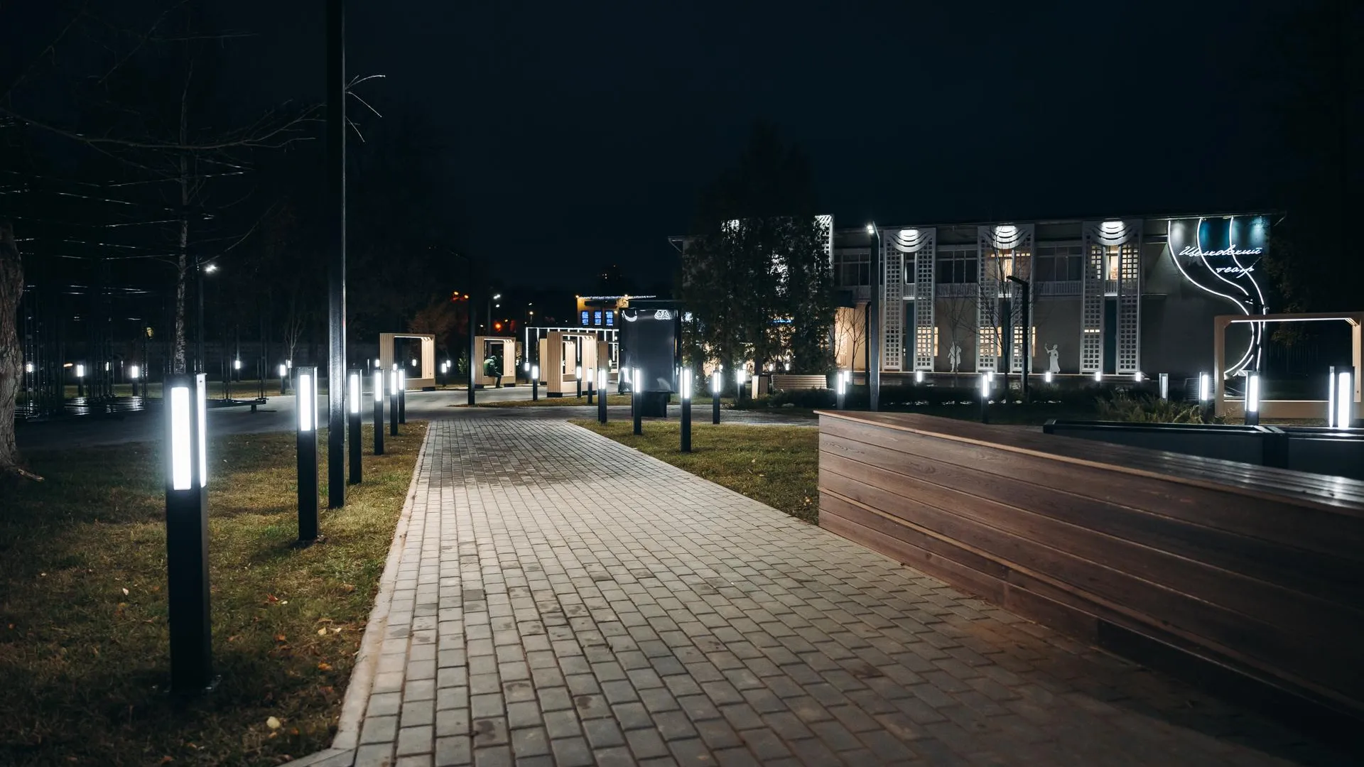 В Щелкове возле театра открыли новый сквер