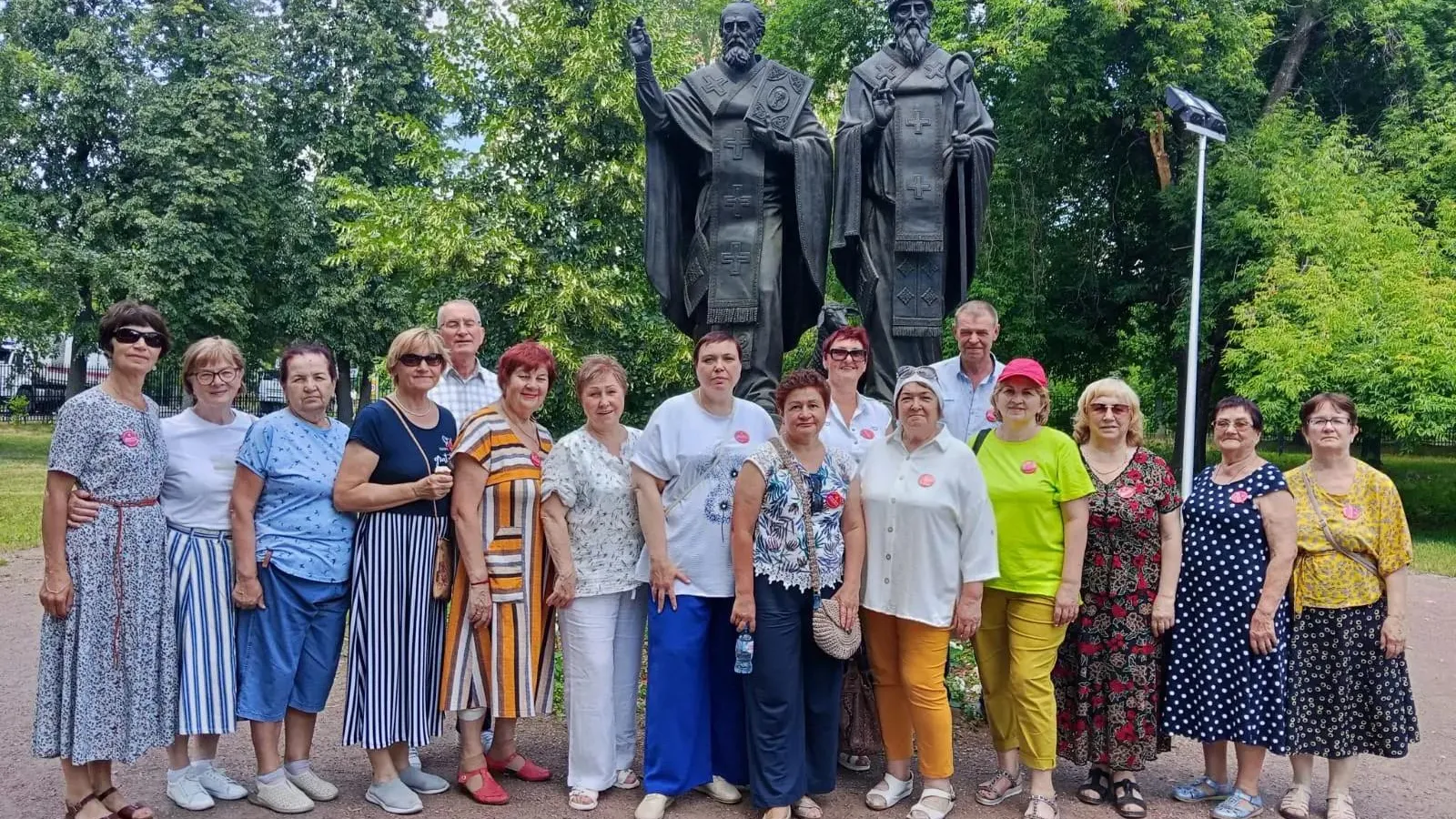 Долголеты посетили усадьбу «Белая Дача» в Богородском округе
