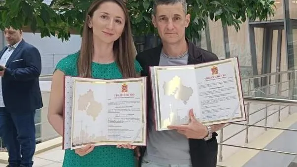 Еще 2 врача из Люберец получили сертификаты на покупку жилья по соципотеке