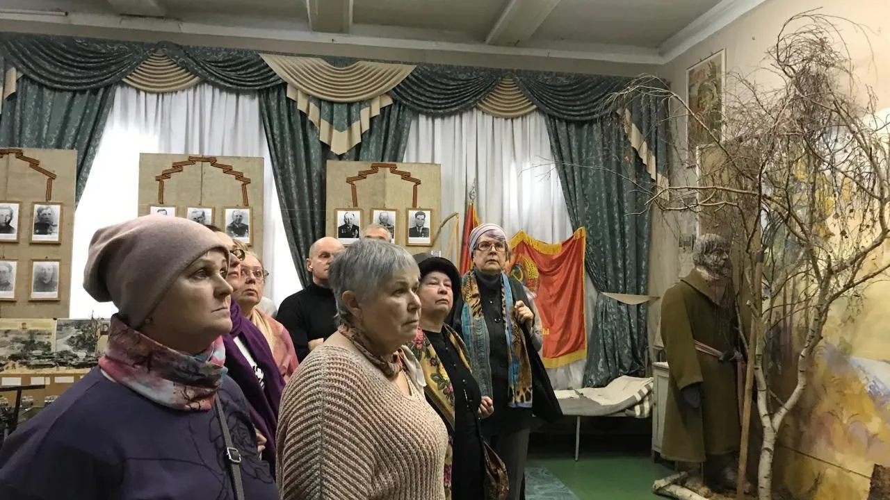 Активные долголеты Красногорска посетили историко‑краеведческий музей Павловского Посада