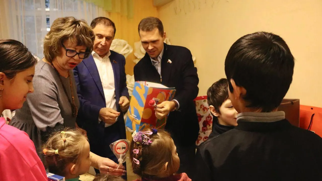 Депутат Госдумы Чаплин поздравил детей Донбасса с наступающим Новым годом