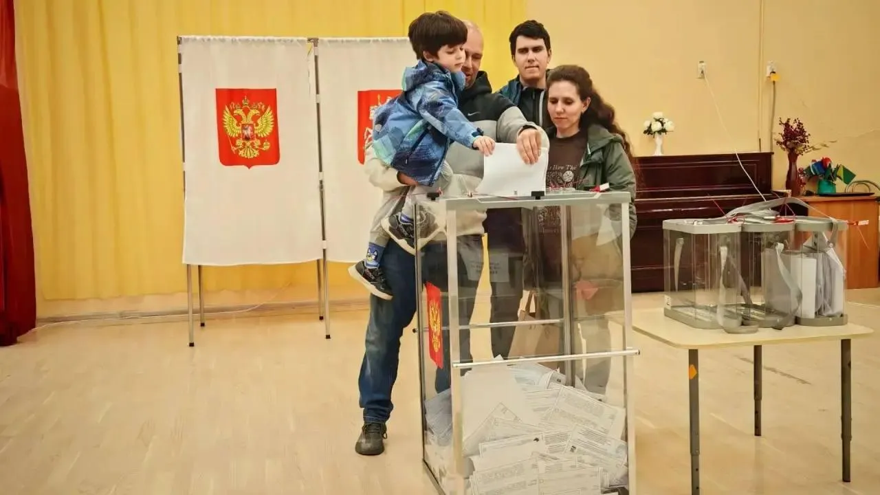 Призер Всероссийской олимпиады по информатике Павел Щавелев впервые проголосовал в Подольске