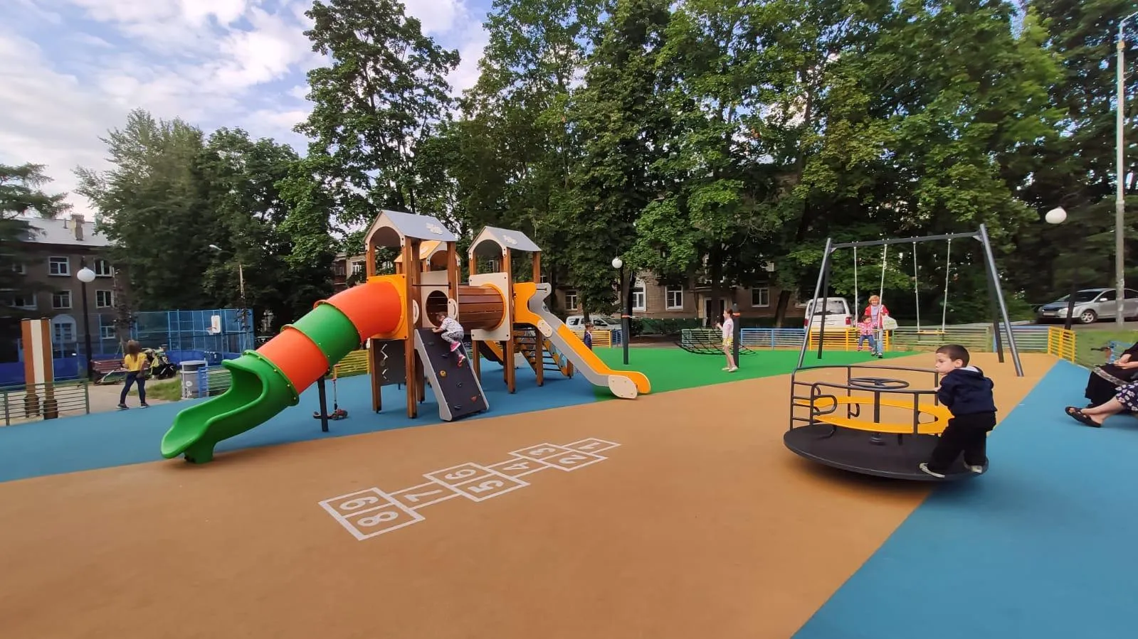 В Люберцах завершили установку 8 детских игровых площадок
