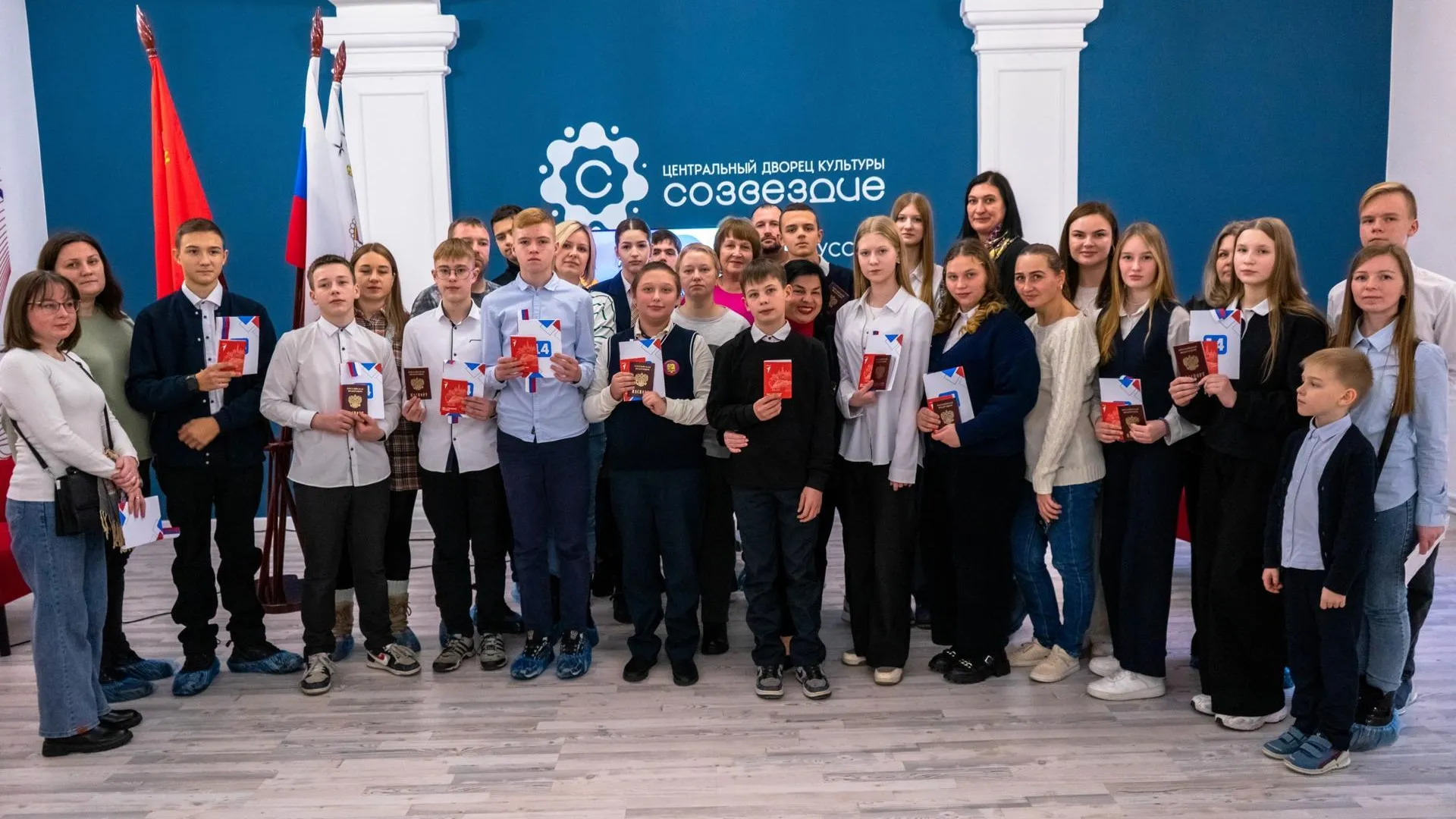 23 юным жителям Дмитровского округа торжественно вручили первые паспорта РФ