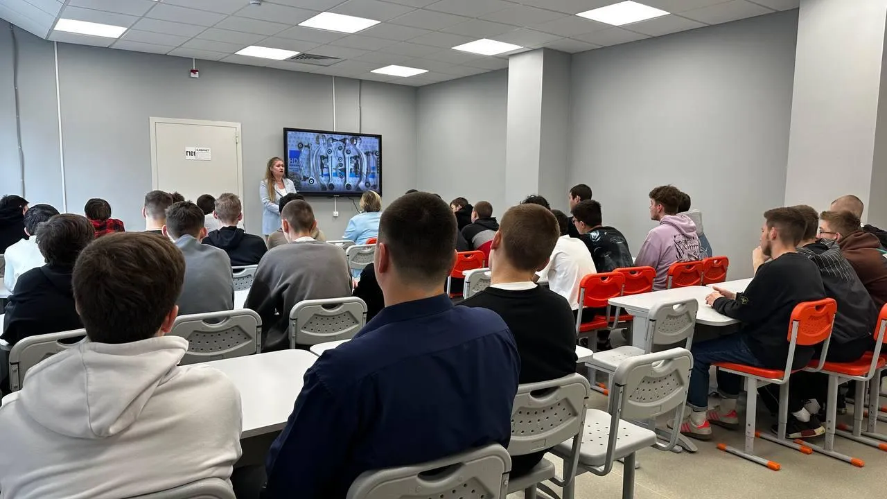 В Дмитровском техникуме прошел открытый урок с участием специалистов «Мострансавто»