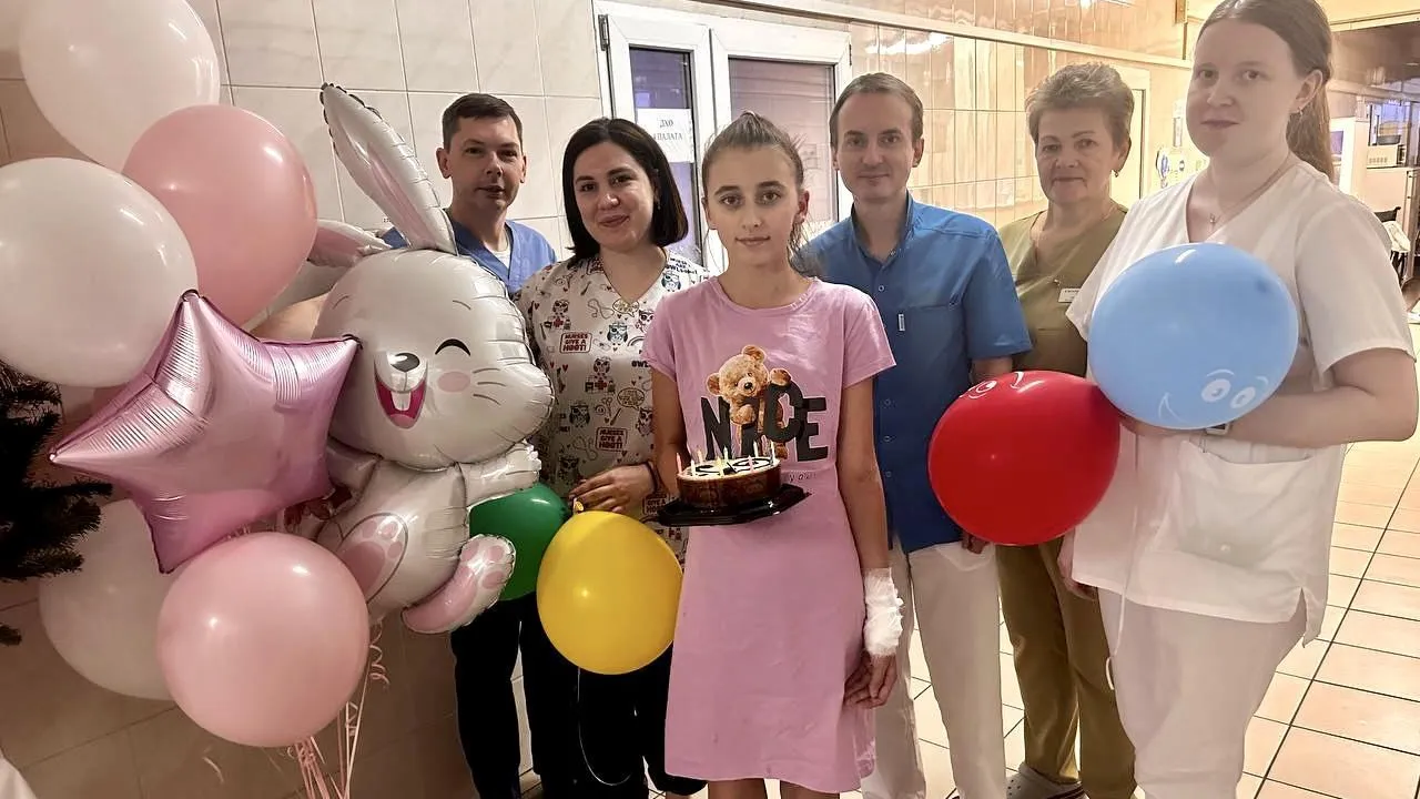 В Детской больнице МОЦОМДа поздравили пациентку с первым январским днем рождения