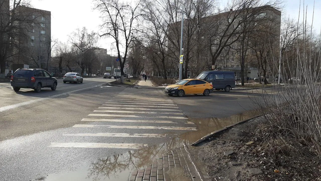 Ямы заделали на Павлинском шоссе в Балашихе после жалобы жителя