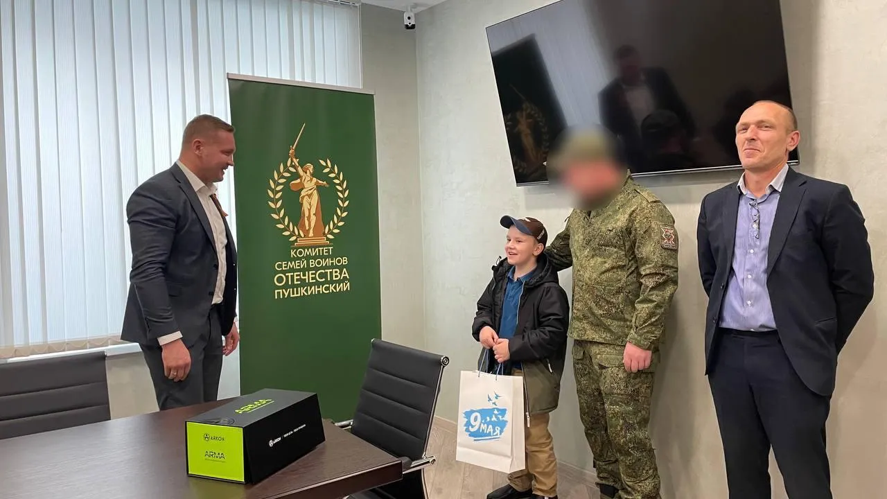 Бойцу СВО передали тепловизионный прицел от главы округа Пушкинский
