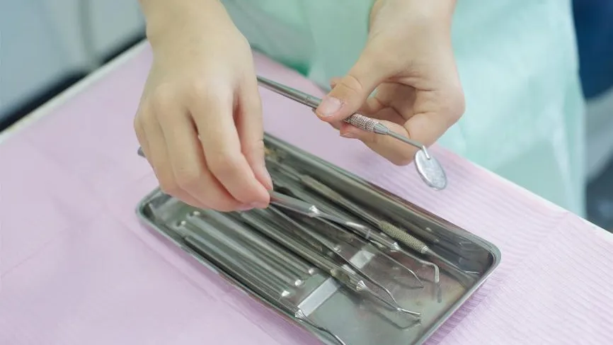 Стоматолог рассказала, в каких случаях требуется замена пломбы