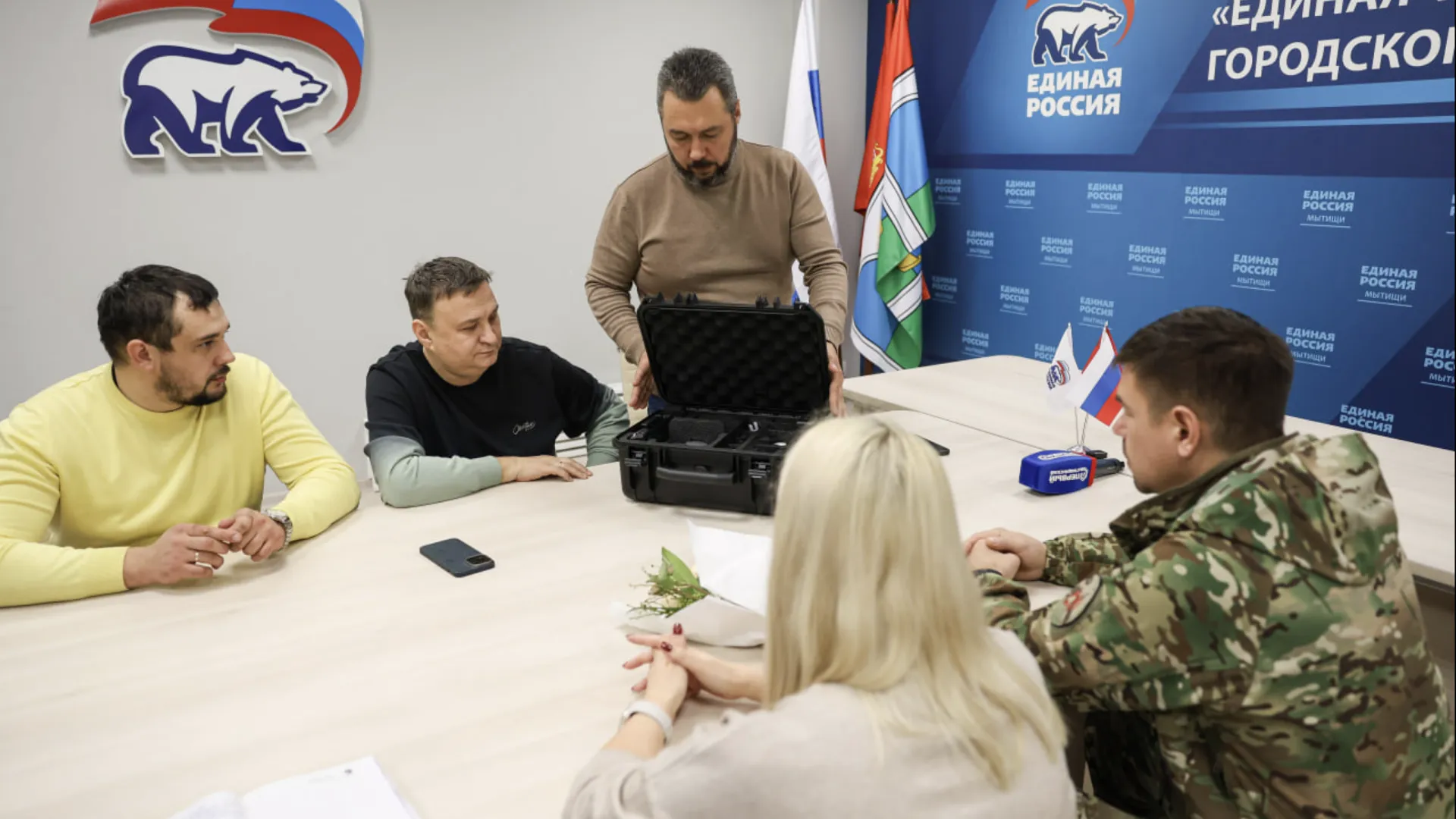 Депутат Перепелицын передал бойцу СВО квадрокоптер для выполнения боевых задач