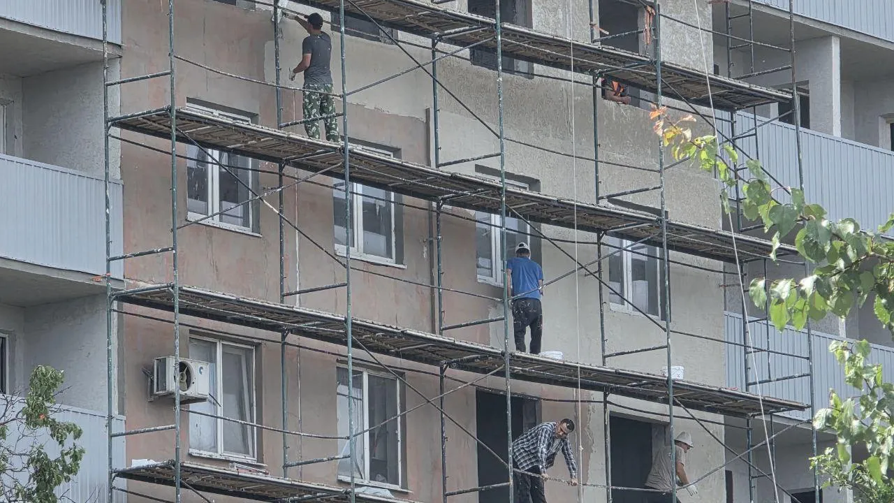 Подмосковные специалисты восстановили многоквартирный дом в Мариуполе