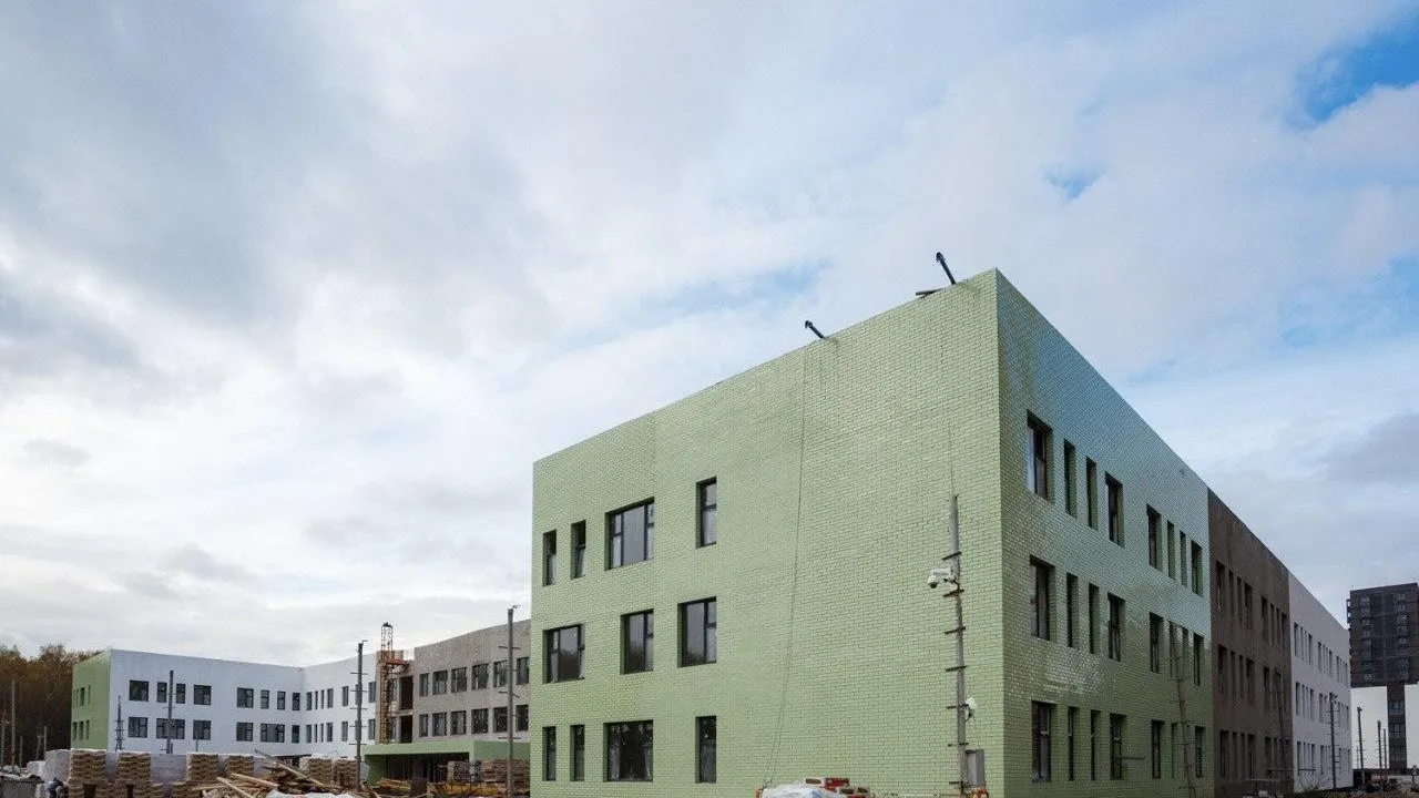 В подмосковном ЖК «Томилино Парк» завершили монолитный каркас третьей школы